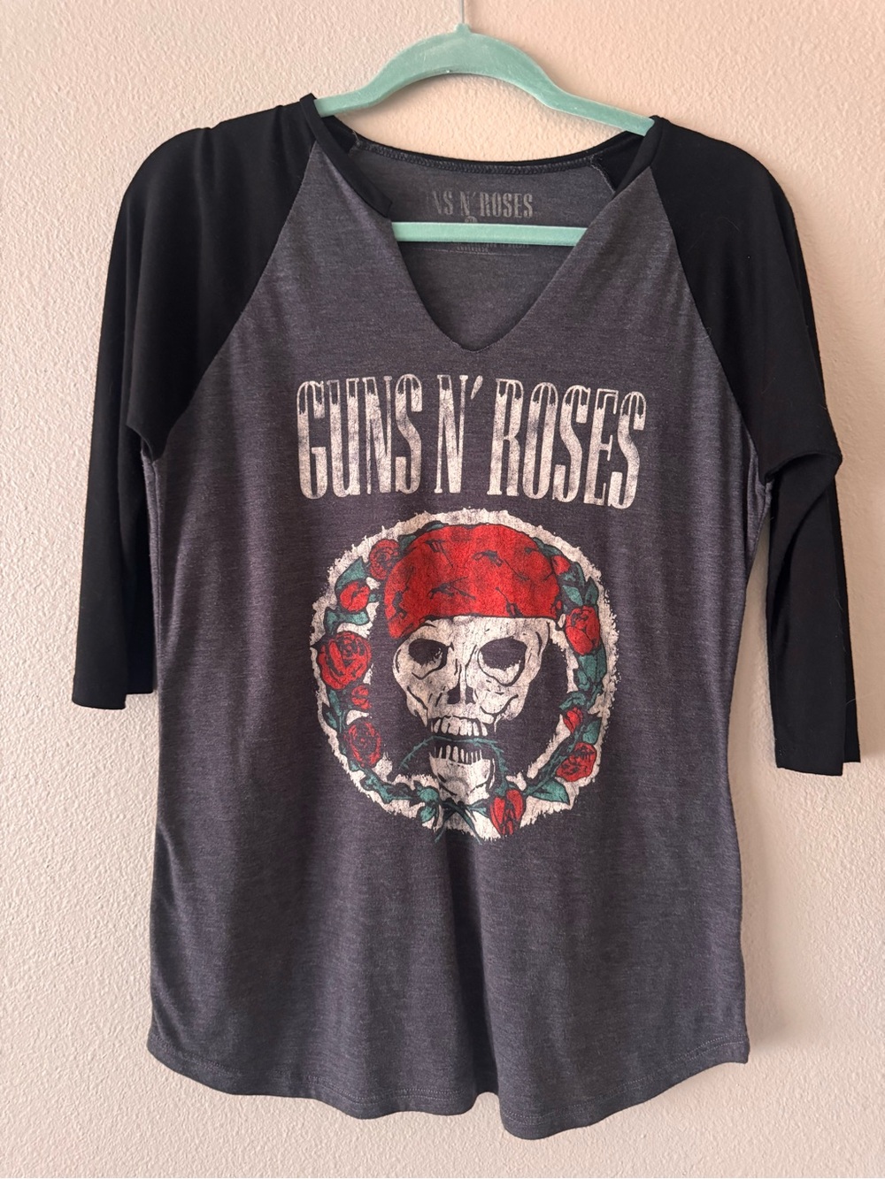 Guns N' Roses Skull Graphic Raglan Tee - Charcoal & Black